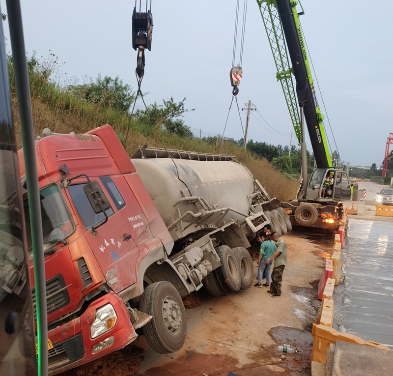 武汉专业吊车租赁